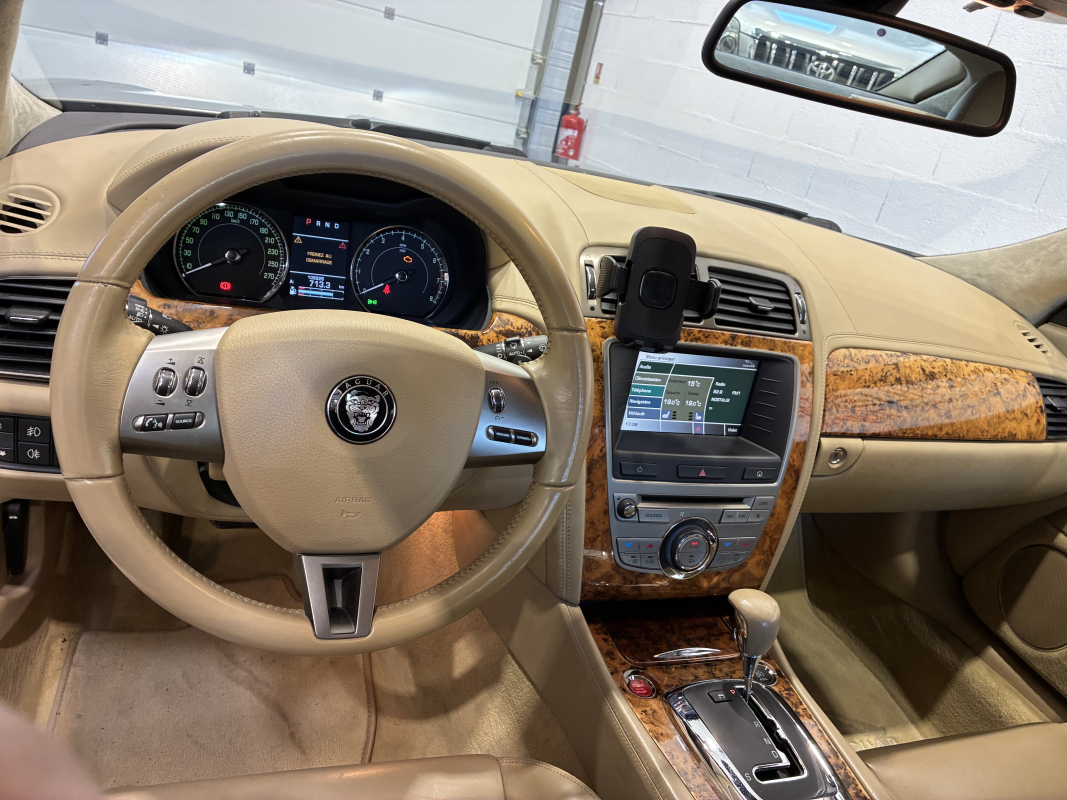 Jaguar XK — 17