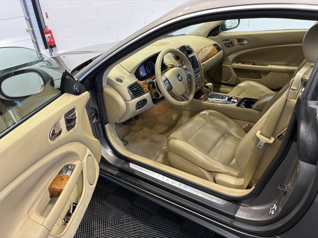 Jaguar XK — 10