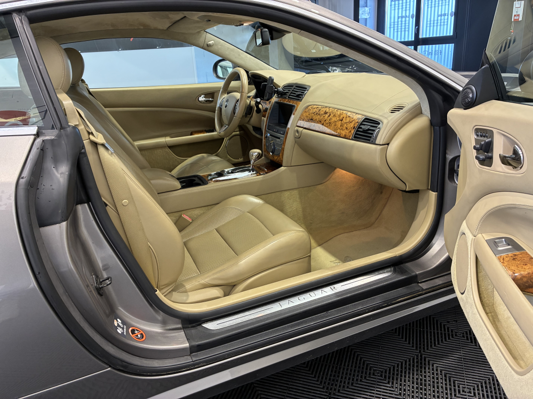 Jaguar XK — 13
