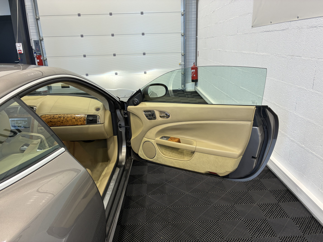 Jaguar XK — 12