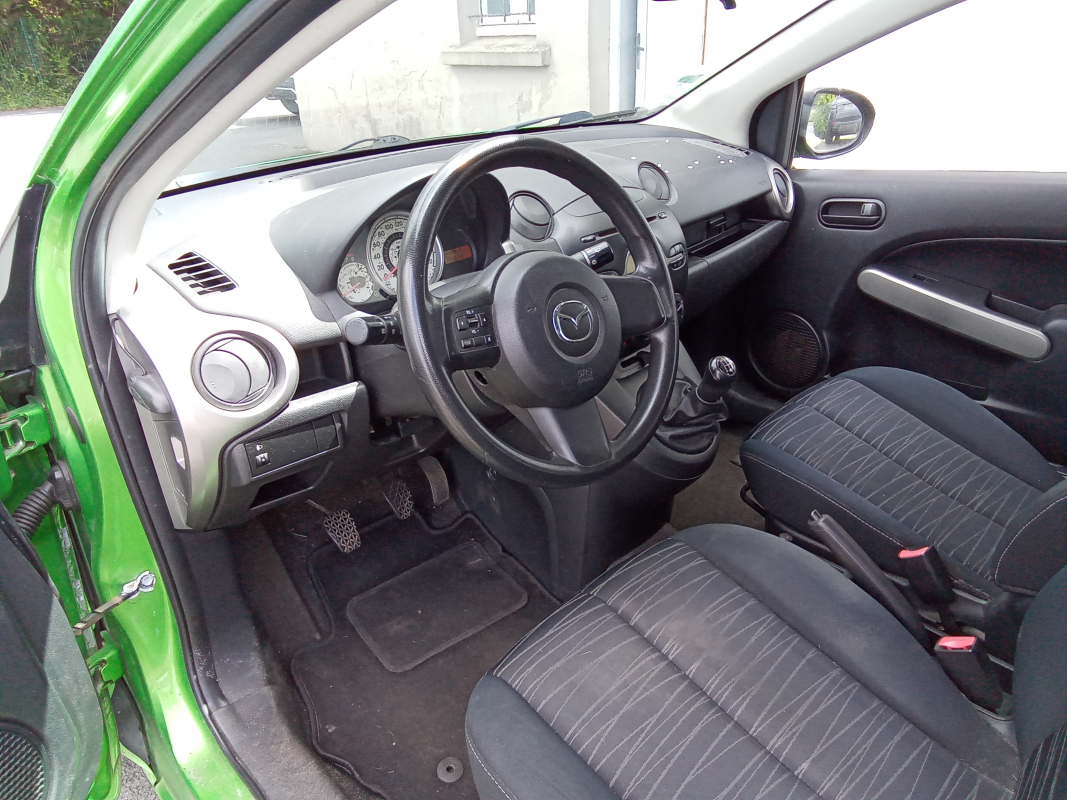 Mazda Mazda 2 — 8