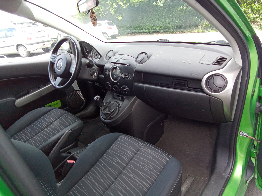 Mazda Mazda 2 — 11