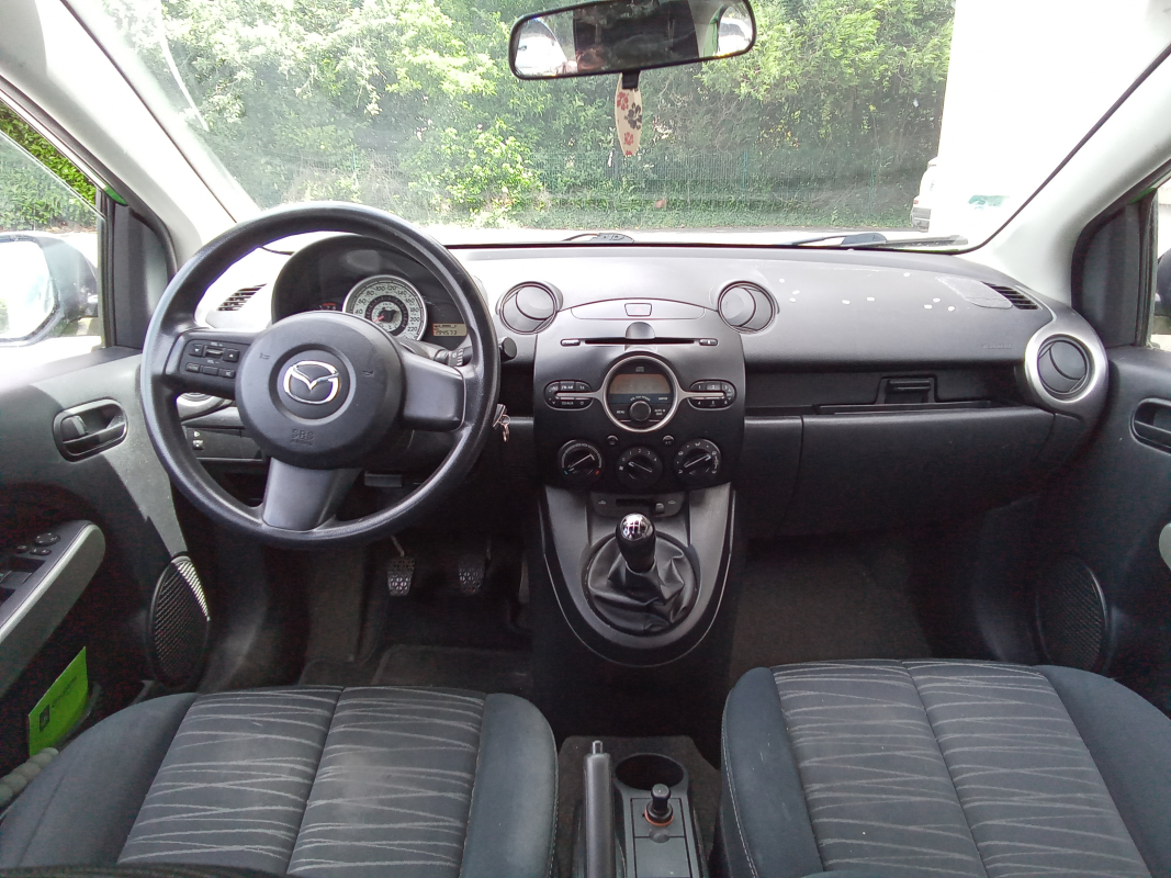 Mazda Mazda 2 — 9