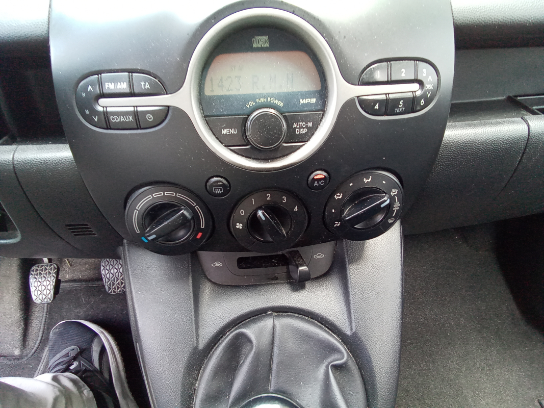 Mazda Mazda 2 — 10