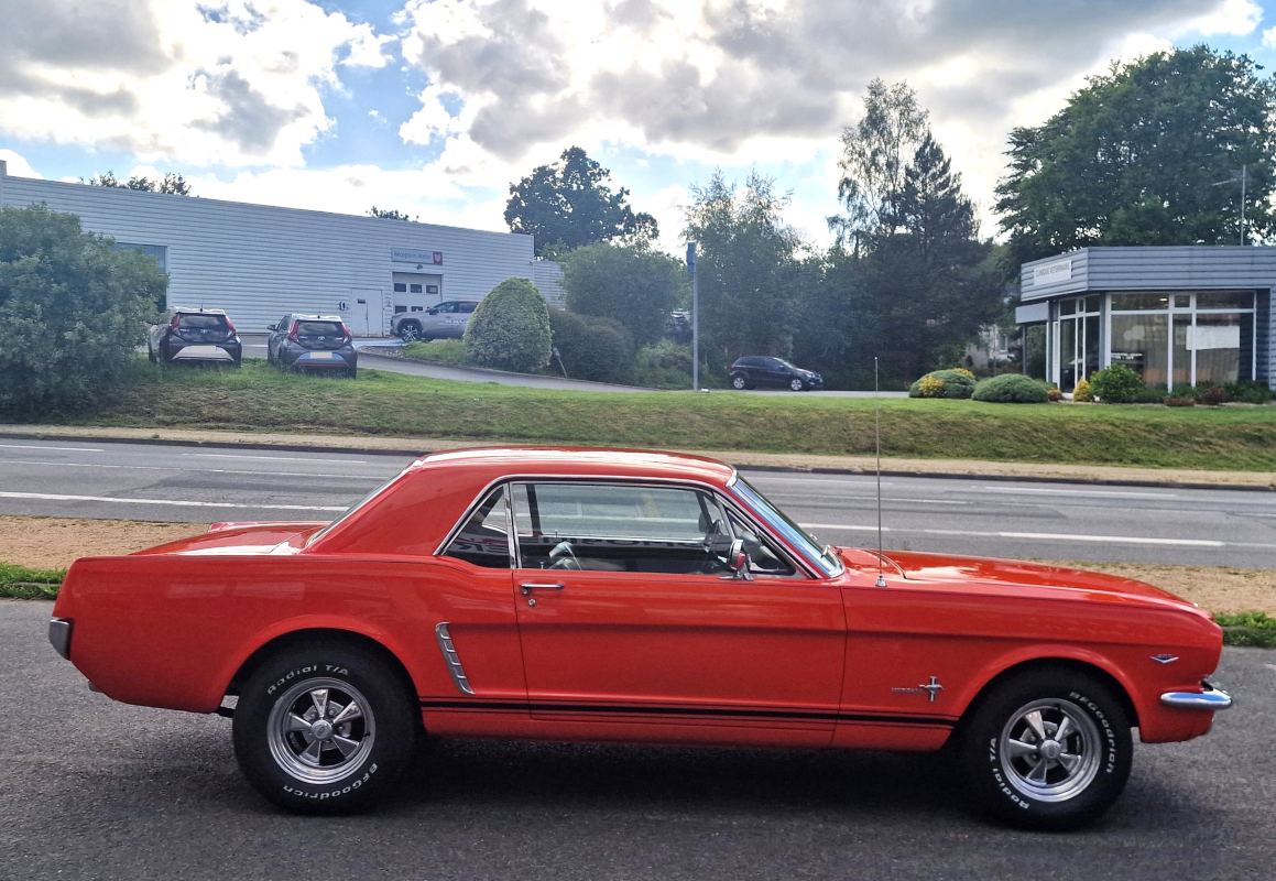 Ford Mustang — 4