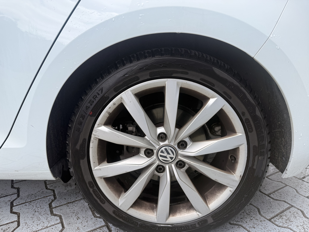 Volkswagen Golf — 19