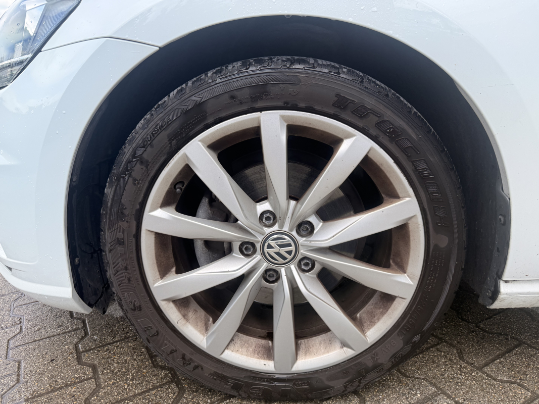 Volkswagen Golf — 18