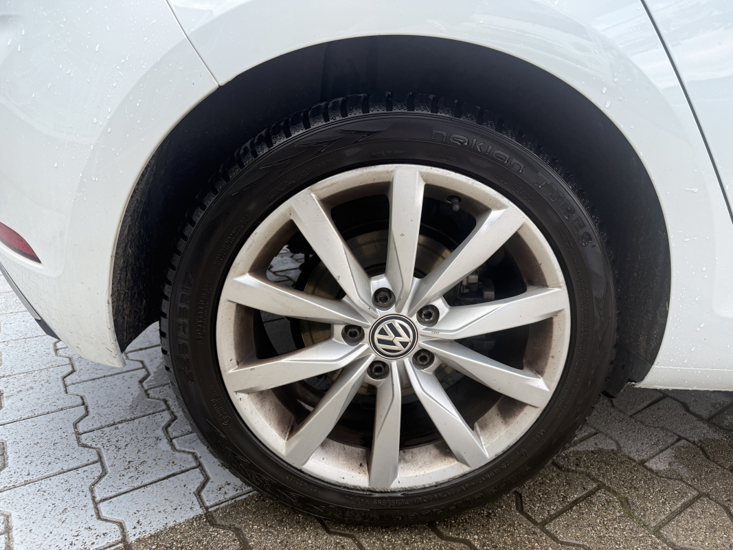 Volkswagen Golf — 16