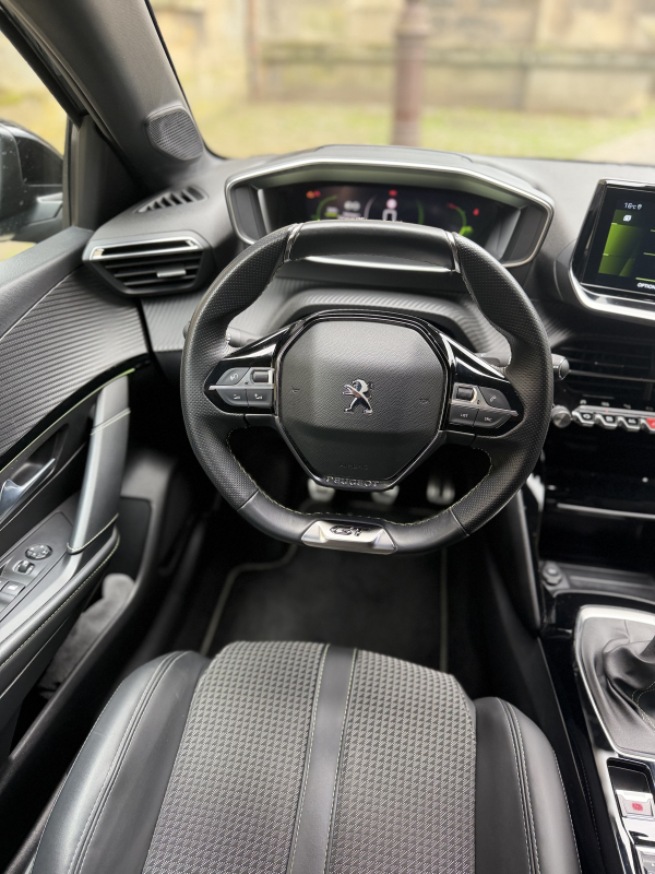 Peugeot 208 — 23