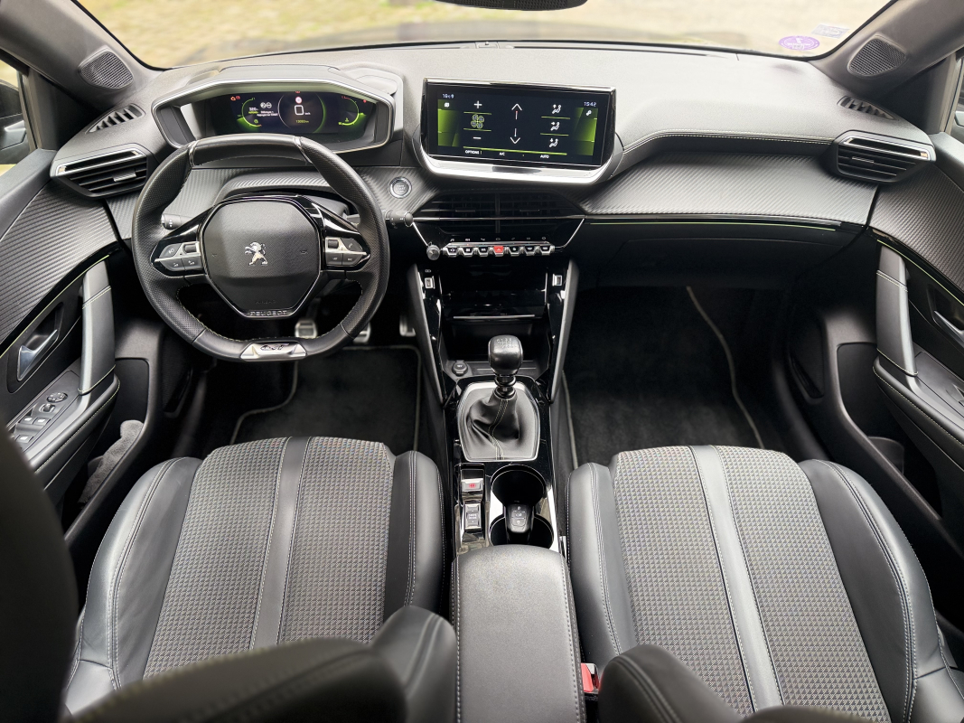 Peugeot 208 — 11