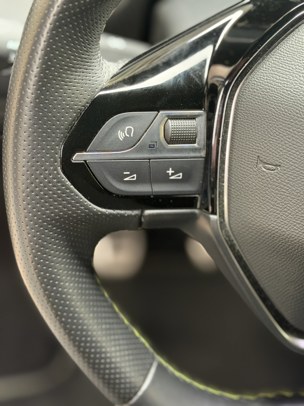 Peugeot 208 — 21