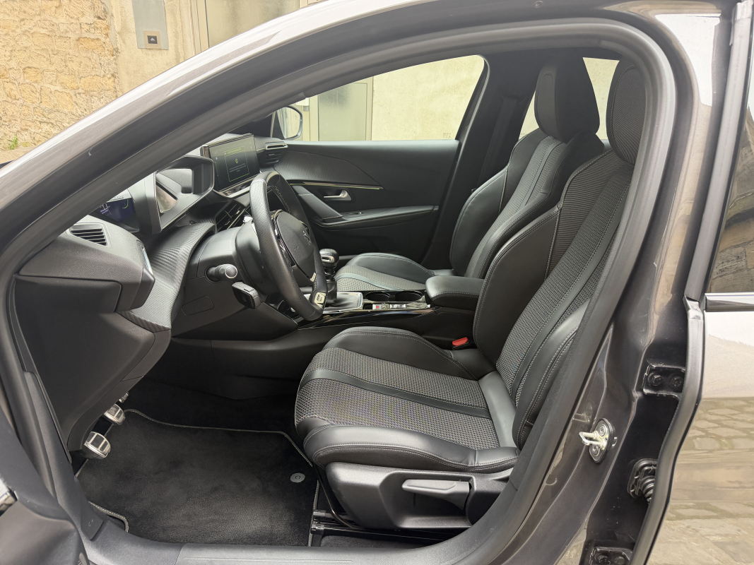 Peugeot 208 — 15