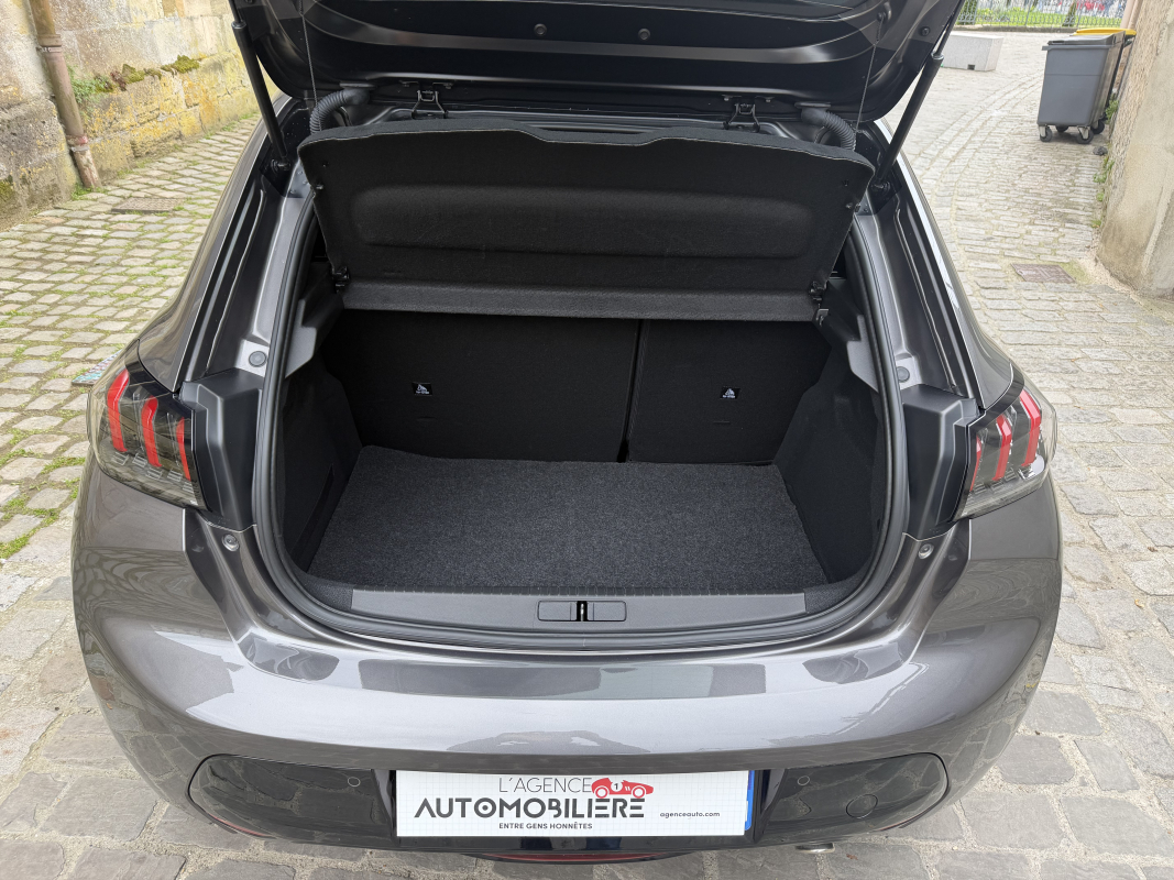 Peugeot 208 — 9