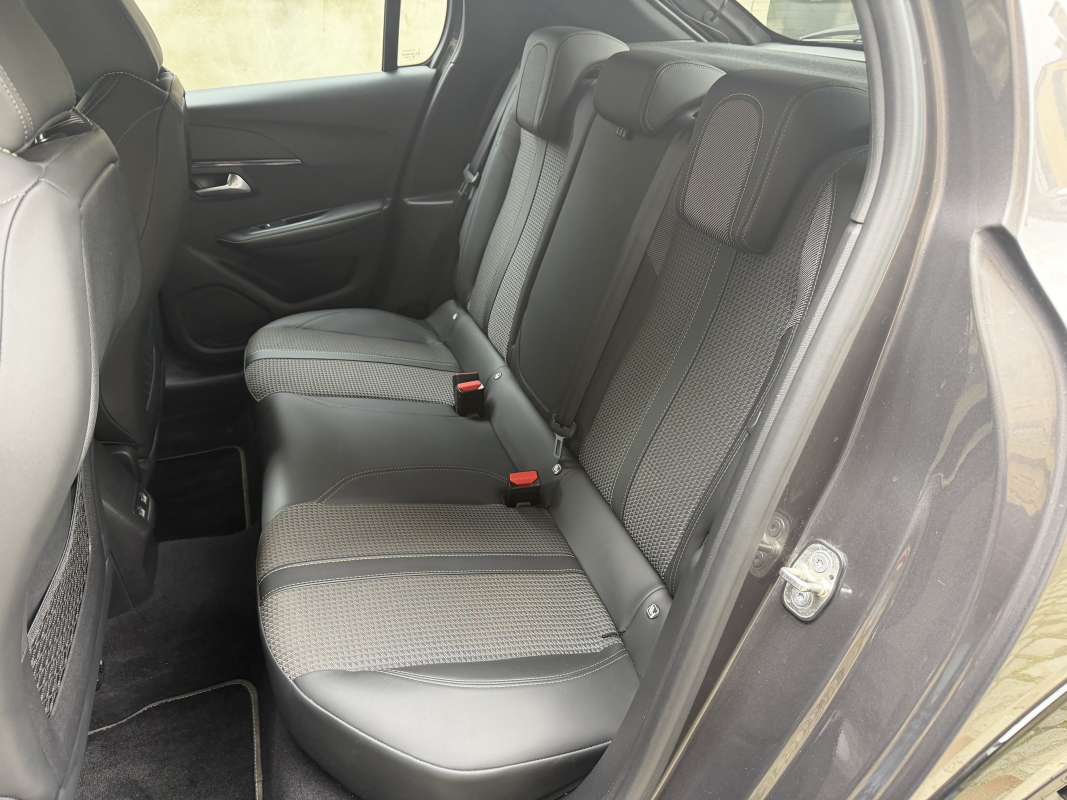 Peugeot 208 — 14