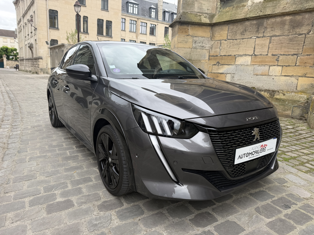 Peugeot 208 — 3