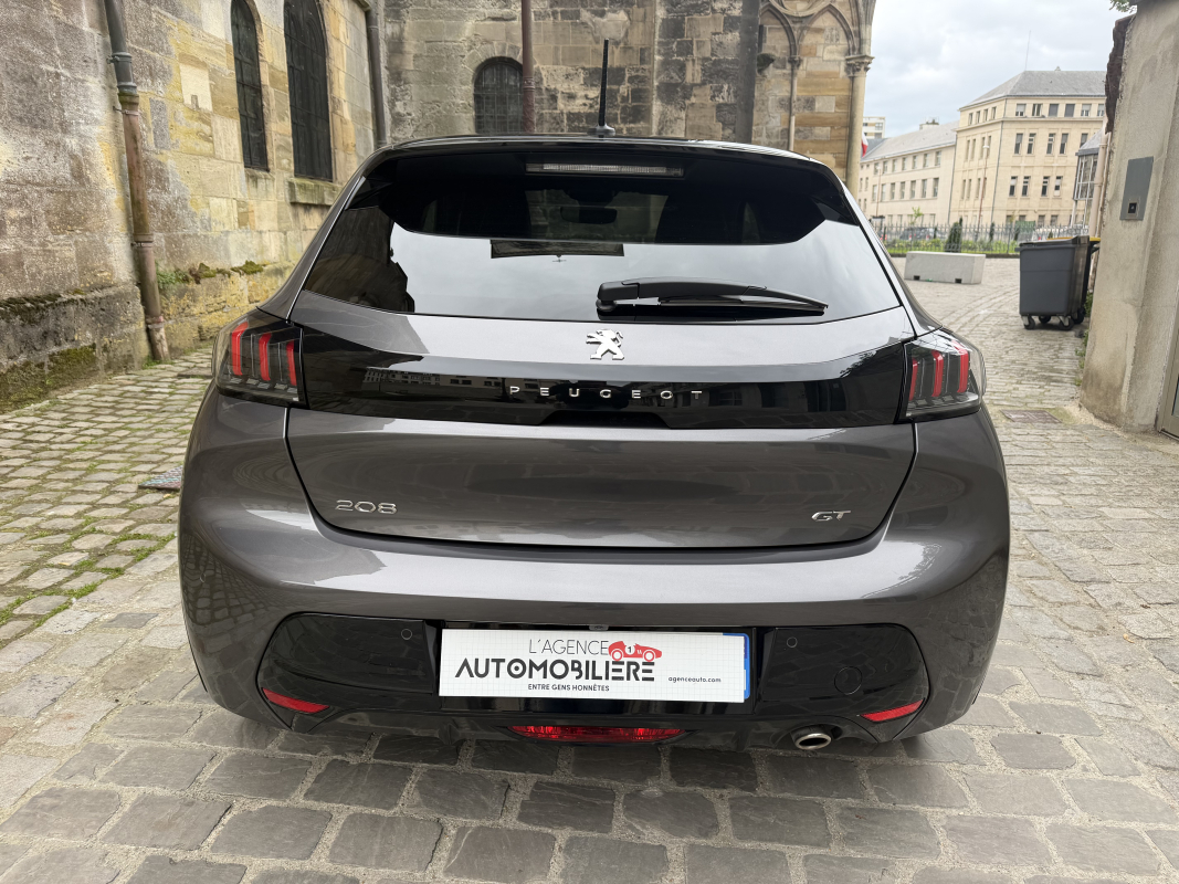 Peugeot 208 — 6