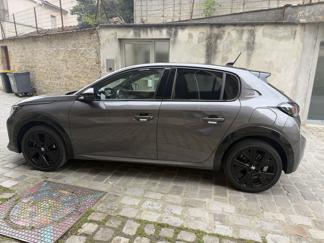 Peugeot 208 — 8