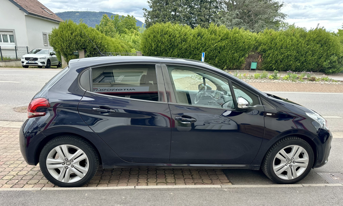 Peugeot 208 — 4