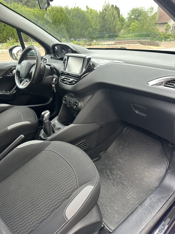 Peugeot 208 — 16