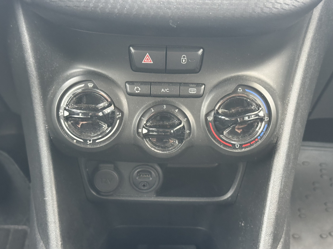 Peugeot 208 — 24