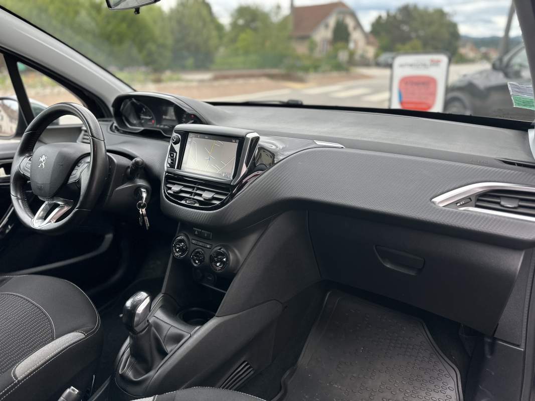 Peugeot 208 — 25