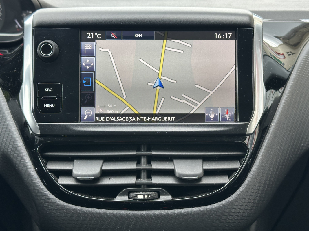 Peugeot 208 — 23