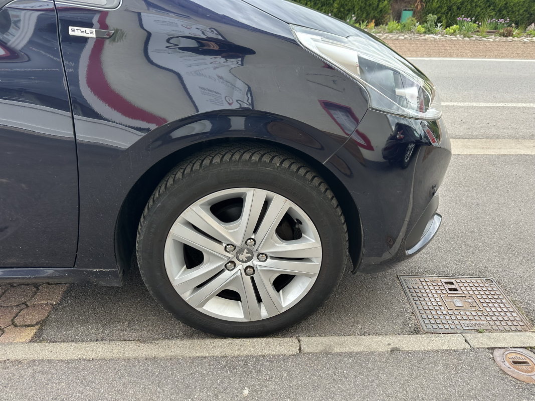 Peugeot 208 — 9