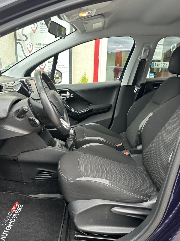 Peugeot 208 — 11