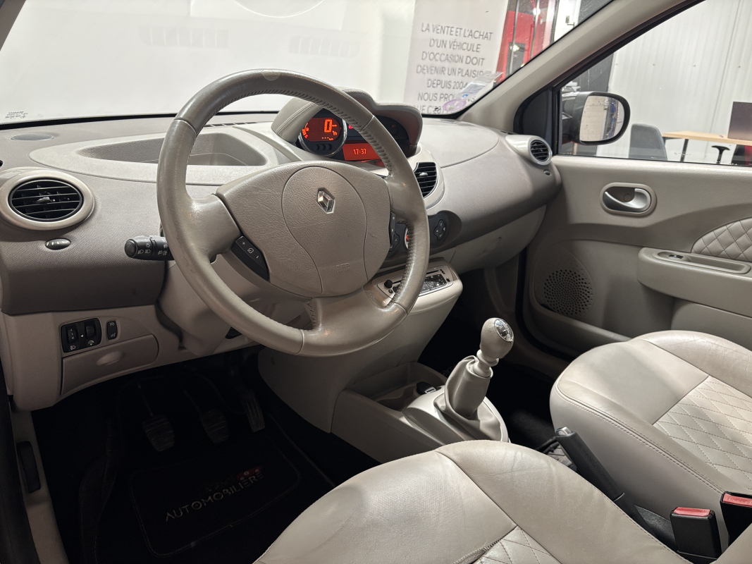 Renault Twingo — 11