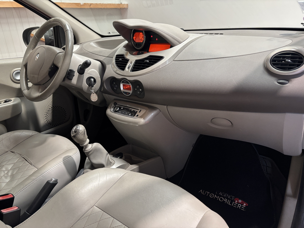 Renault Twingo — 13