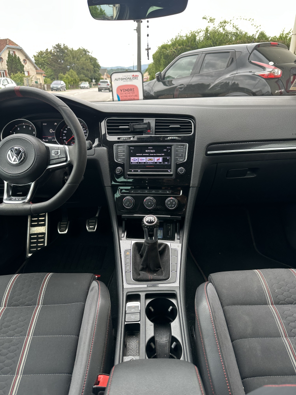 Volkswagen Golf — 23