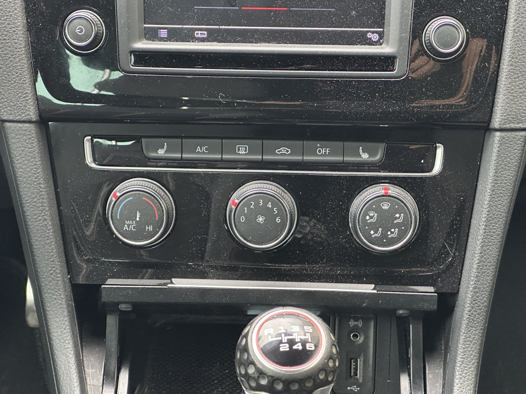 Volkswagen Golf — 25