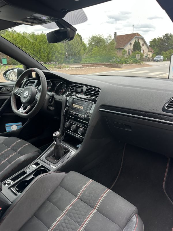 Volkswagen Golf — 17