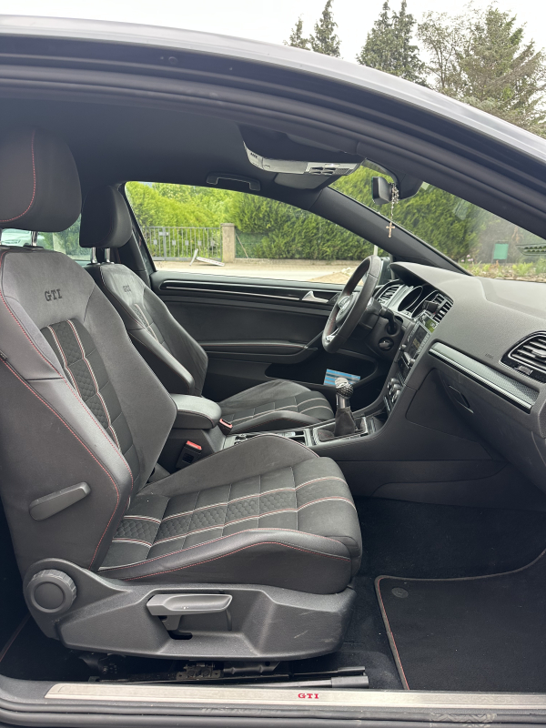 Volkswagen Golf — 16