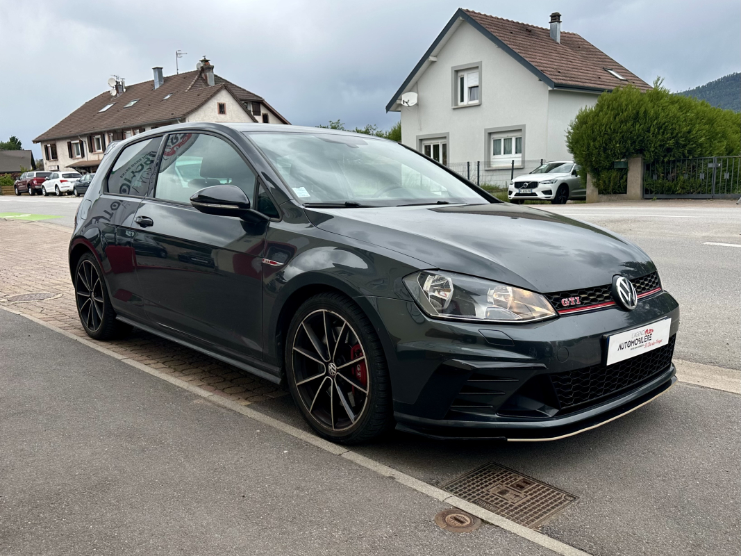 Volkswagen Golf — 3