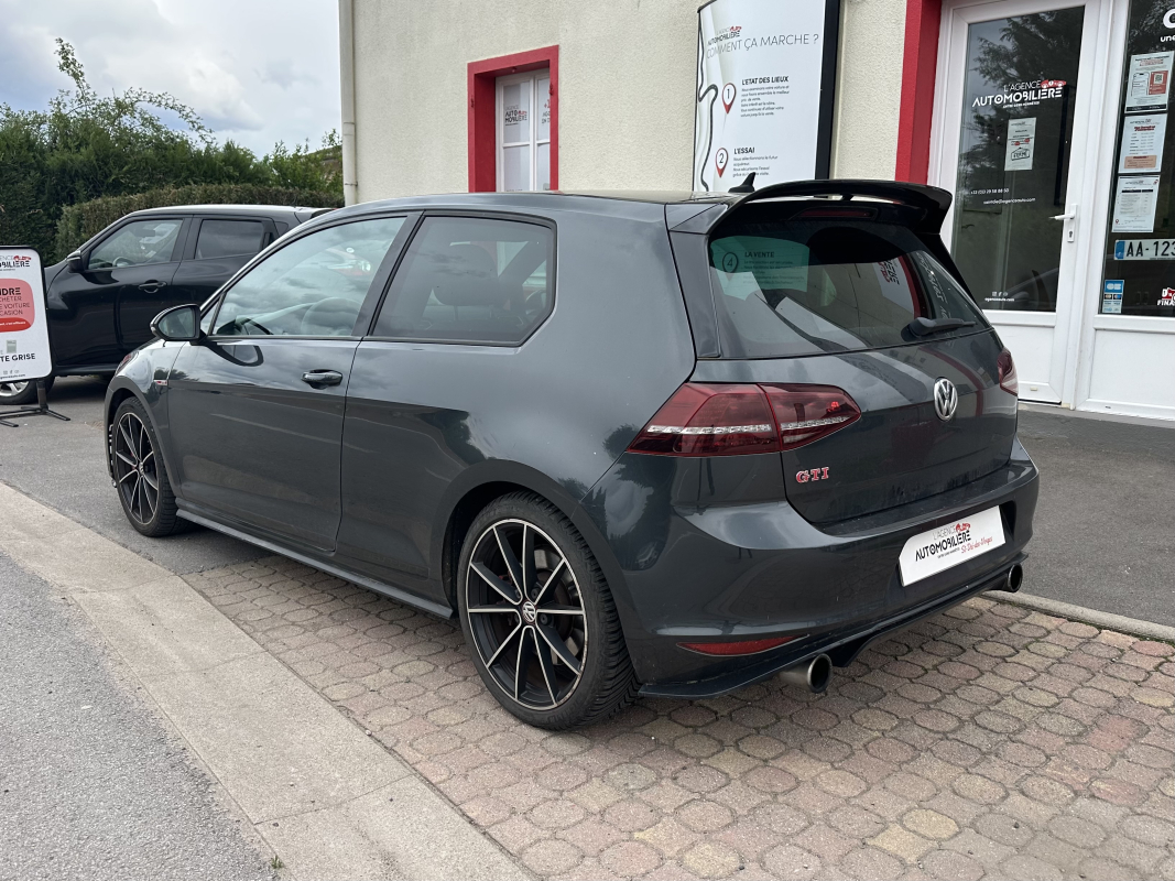 Volkswagen Golf — 7