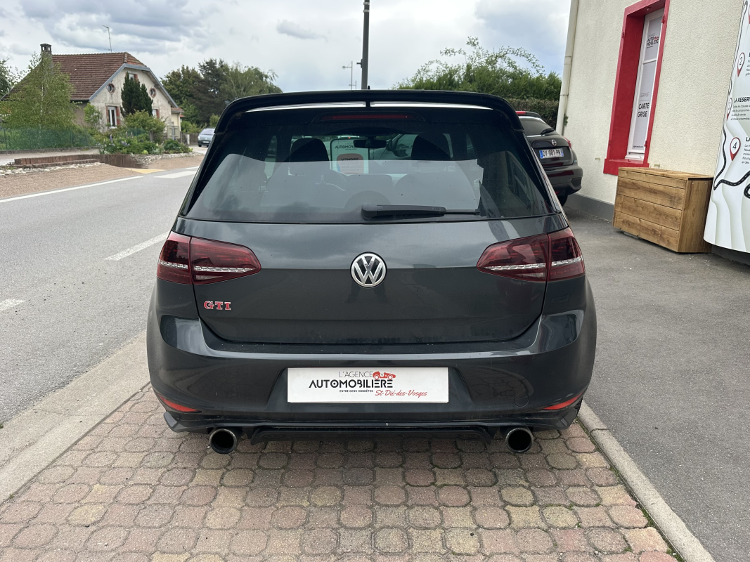 Volkswagen Golf — 6