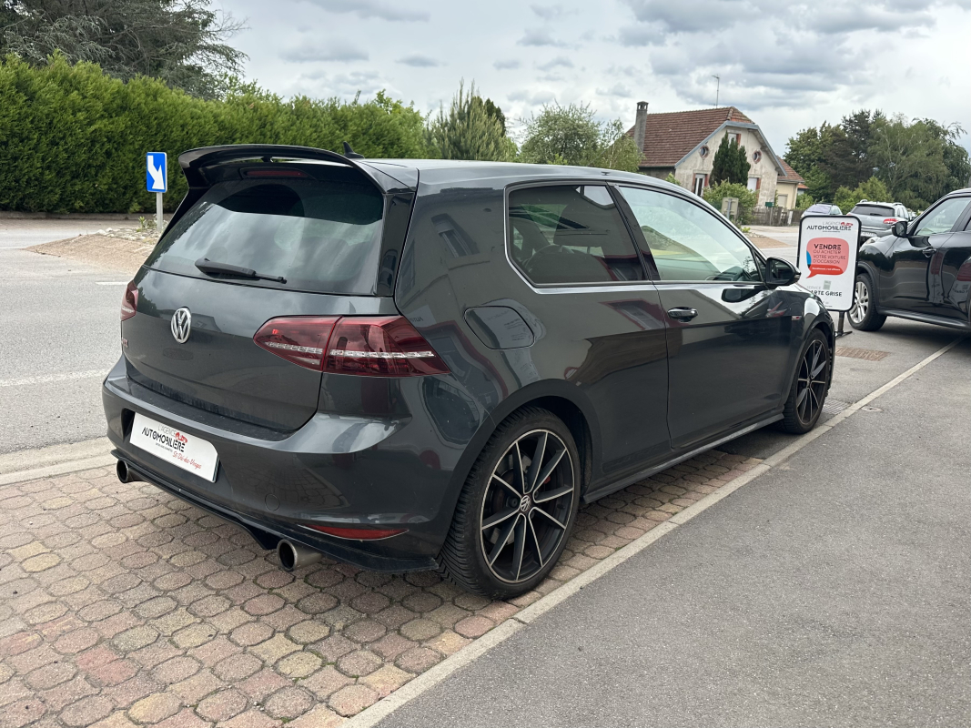 Volkswagen Golf — 5