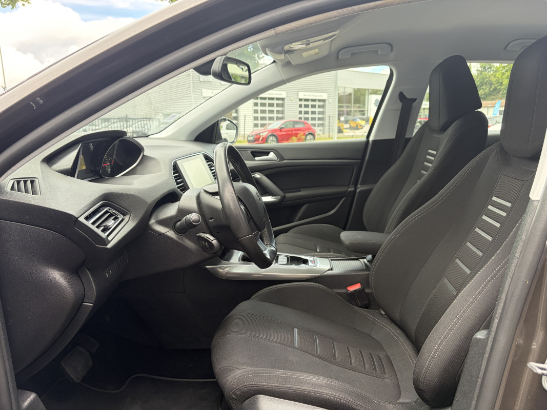 Peugeot 308 — 7