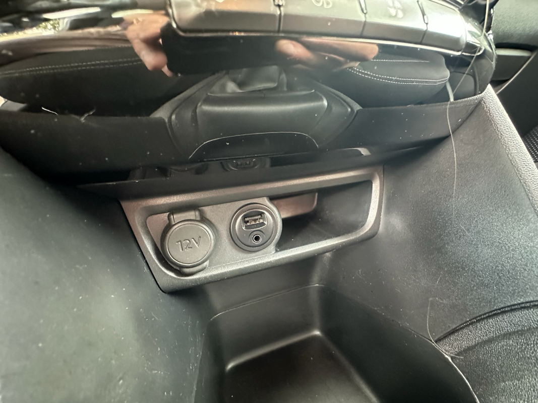 Peugeot 208 — 14