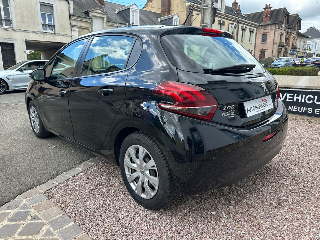 Peugeot 208 — 4