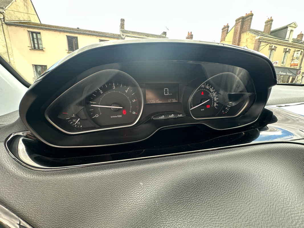Peugeot 208 — 23