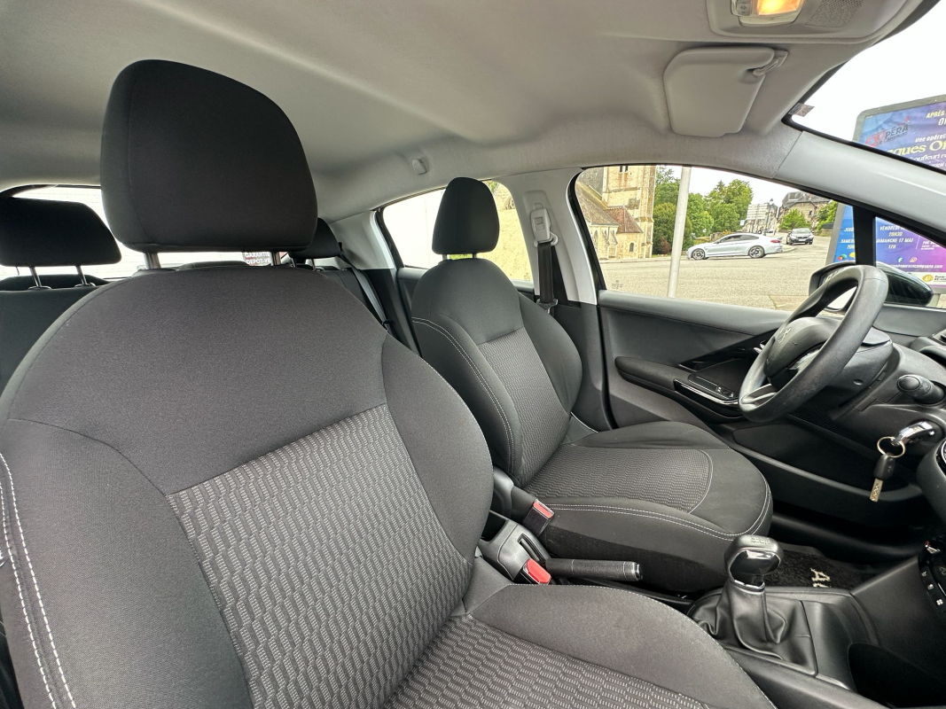 Peugeot 208 — 21