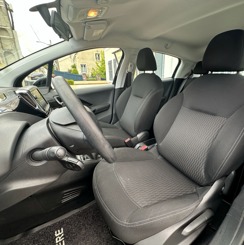 Peugeot 208 — 11