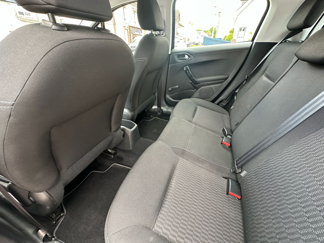 Peugeot 208 — 9