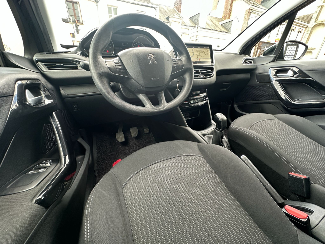 Peugeot 208 — 7