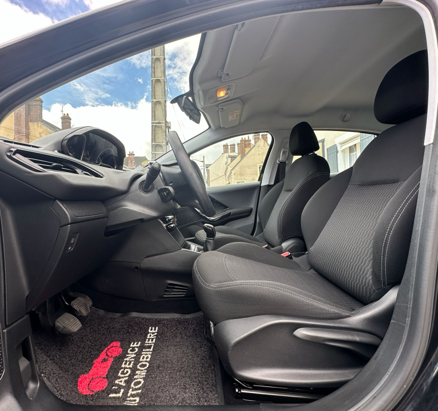 Peugeot 208 — 8