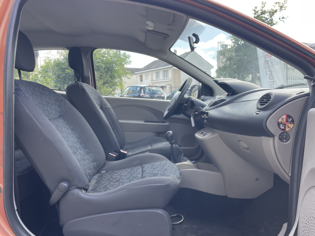 Renault Twingo — 12