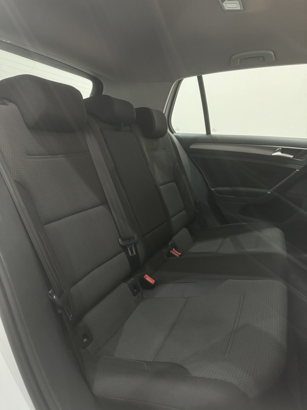 Volkswagen Golf — 15
