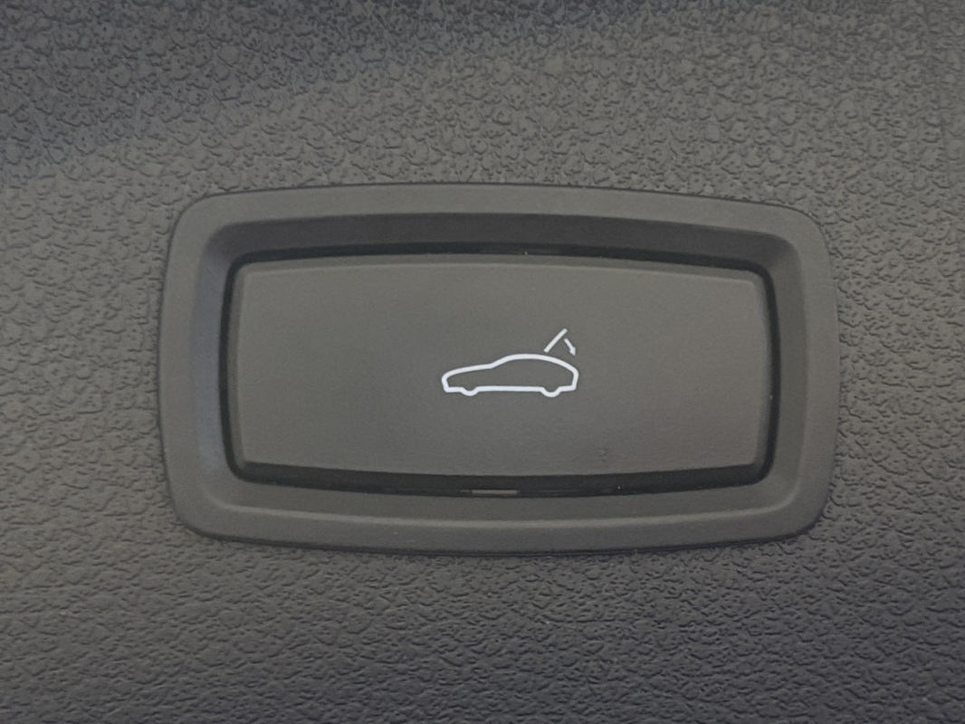 Porsche Macan — 17